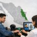 Ilustración de una persona registrando su huella digital con mapa de Veracruz en verde para la CURP biométrica